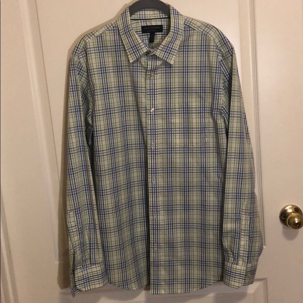Like new- banana republic tailored slim size med